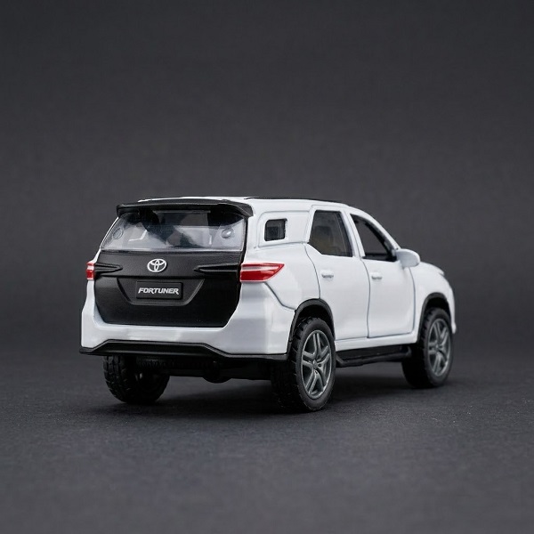 Toyota Fortuner Legender 1:36 Scale with Original Toyota Logo - Image 5