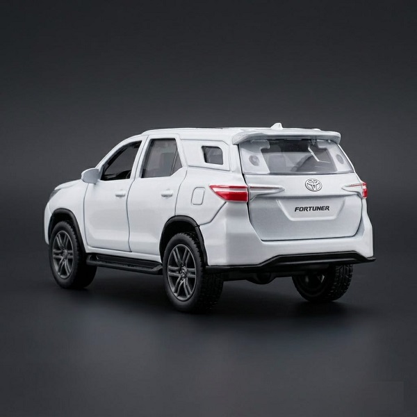 Toyota Fortuner Legender 1:36 Scale with Original Toyota Logo - Image 4