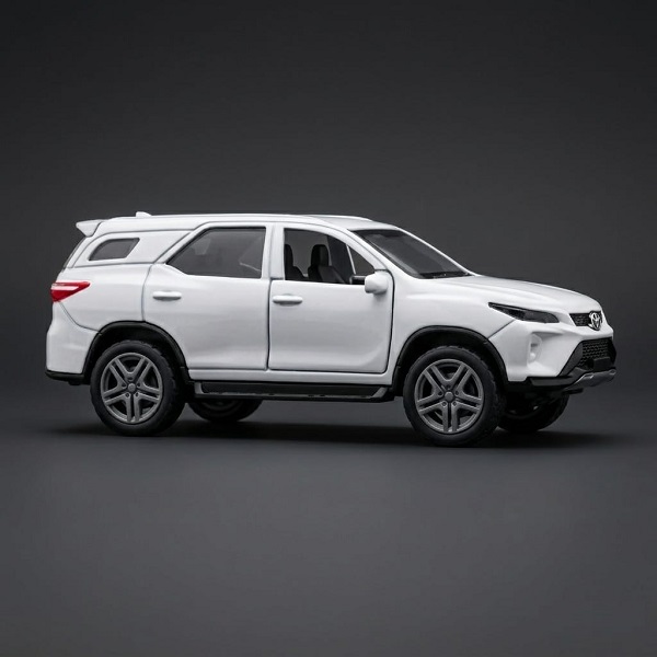Toyota Fortuner Legender 1:36 Scale with Original Toyota Logo - Image 3