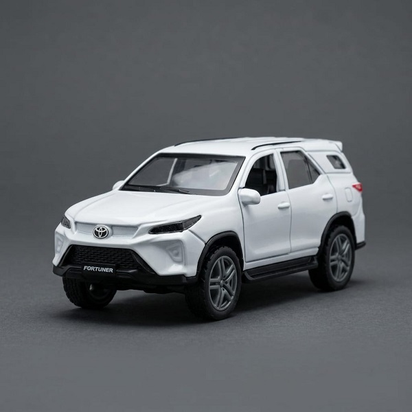 Toyota Fortuner Legender 1:36 Scale with Original Toyota Logo - Image 2