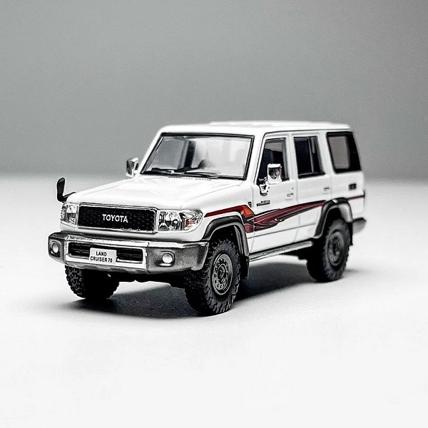 MASSDI Diecast 1:64 Scale Land Cruiser LC76 Off-road (Mulitcolors-Available) - Image 4