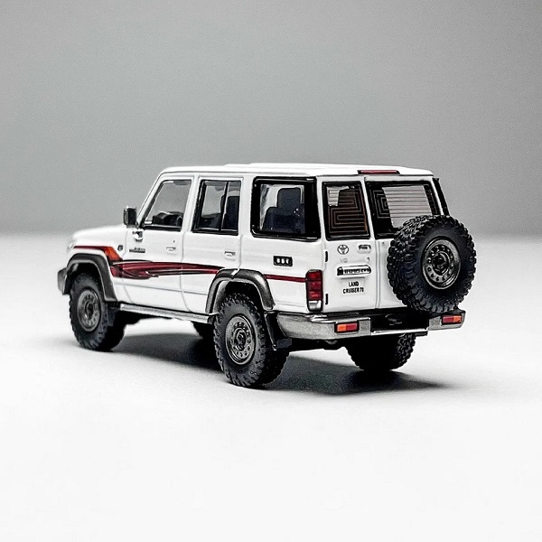 MASSDI Diecast 1:64 Scale Land Cruiser LC76 Off-road (Mulitcolors-Available) - Image 5