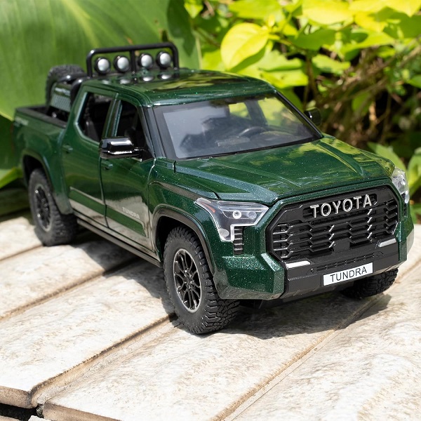 1:24 Diecast Toyota Tundra Pickup Model Car - Image 3